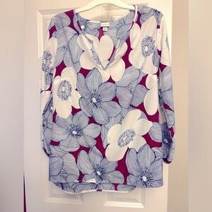 Women’s Merona blouse, navy/burgundy floral pattern- 3/4 sleeves w/vneck- size L